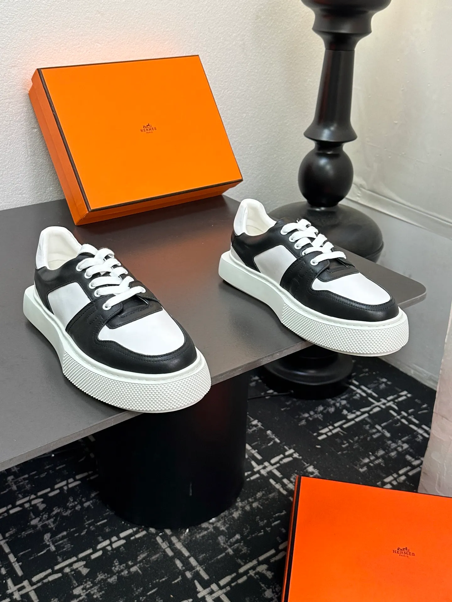 p700💰Men's shoes ❤️❤️Hermes top version# Hermès deep series couple's small white shoes casual skateboard shoes Stylish graphic design to create retro style Upper: cowhide material Lining: sheepskin lining Outsole: TPU outsole Size: 38-45